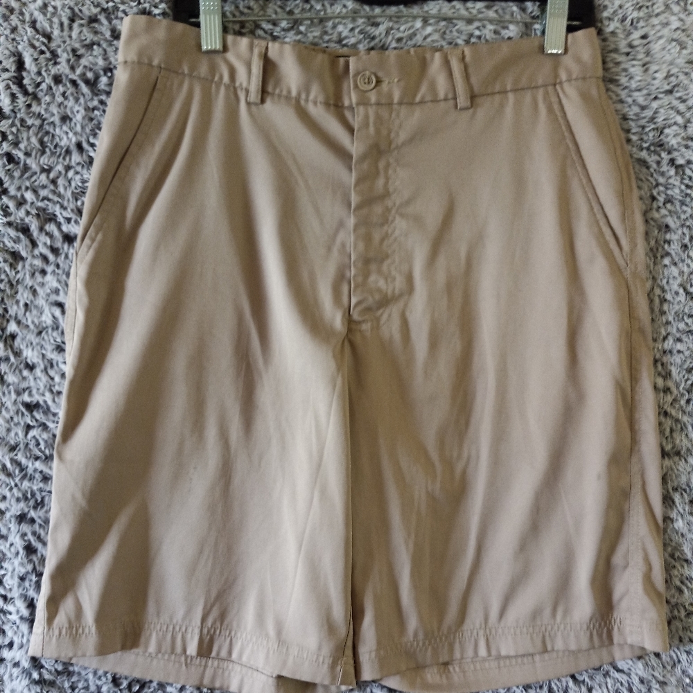 Men's Summer Short Pepple Beach  Tan color  Size 32  in  excellent shape
